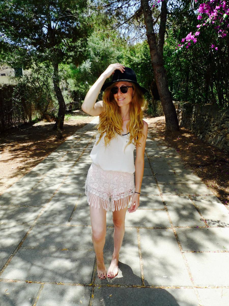 looks with black hat paula casielles alvarez livelove-polly 1