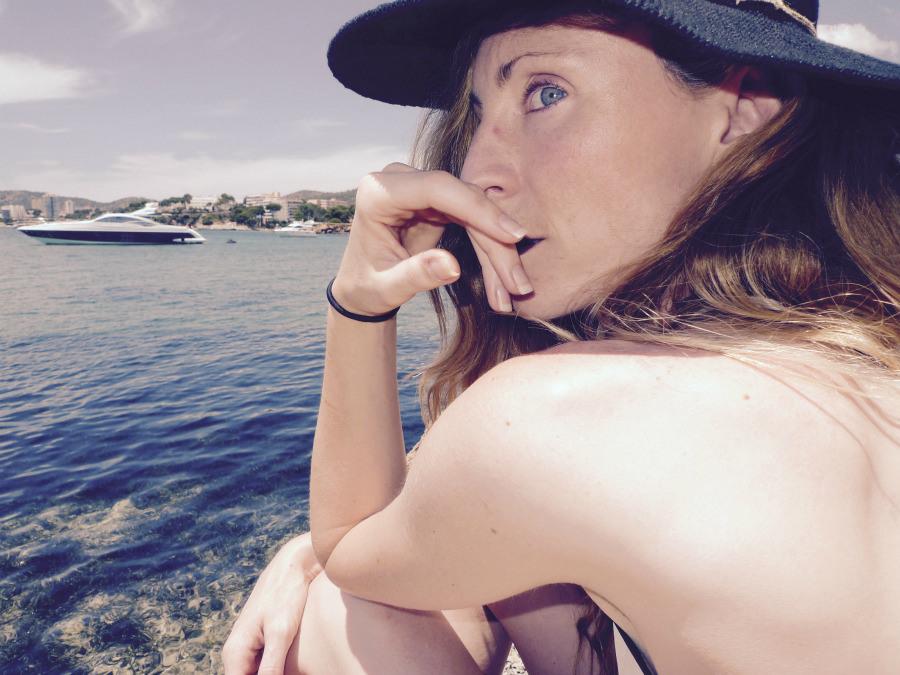 looks with black hat paula casielles alvarez livelove-polly 5