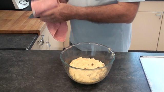 Coca de brioche con nueces y pasas46_mini