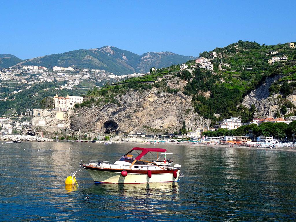 alquilar barco en amalfi