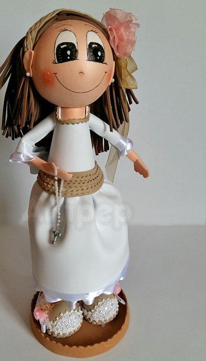 fofucha niña vestida de comunión