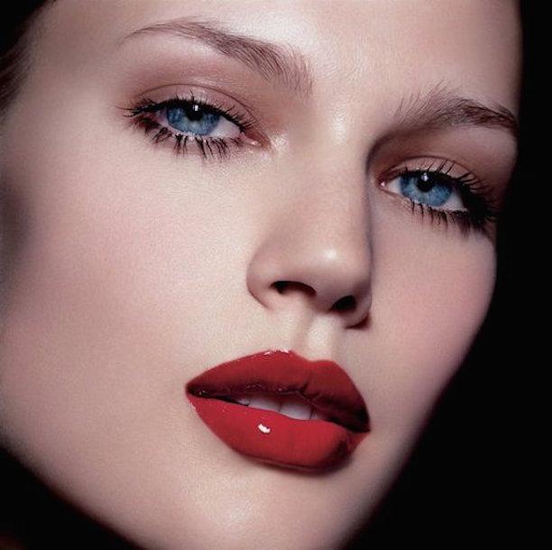 maquillaje-con-labios-rojos