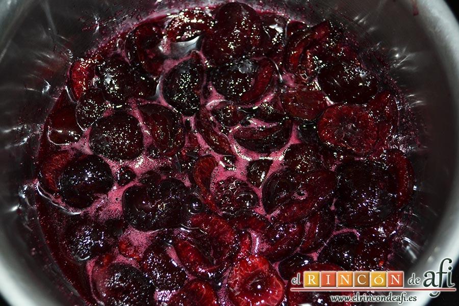 Empanadillas de cerezas y chocolate, dejar cocer a fuego medio durante unos 5 minutos