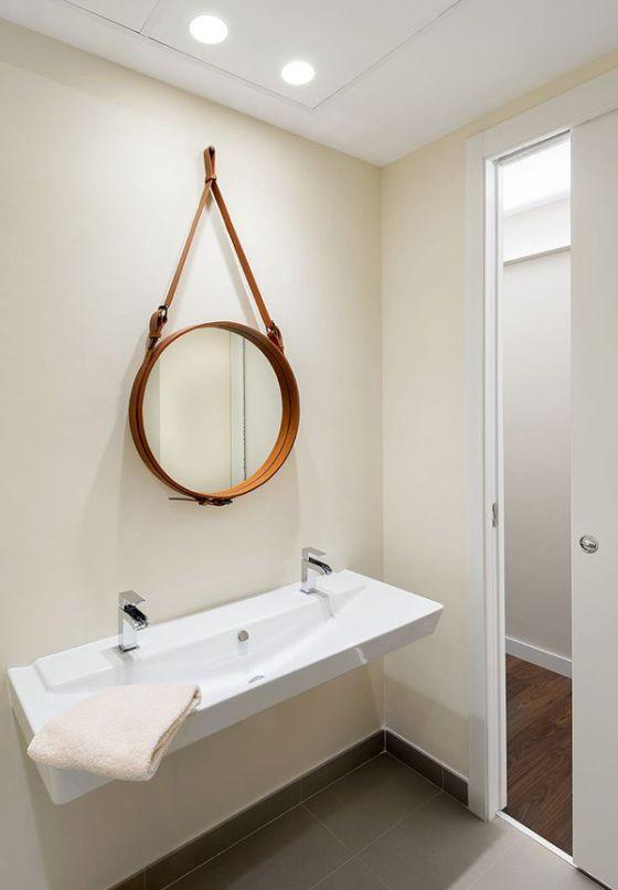 espejo redondo con asa de piel 2