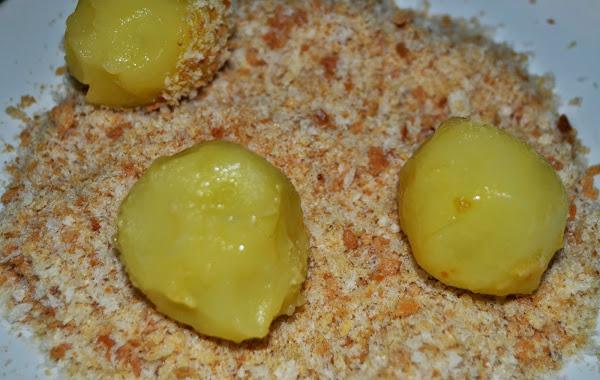 bolitas de papa en pan rallado