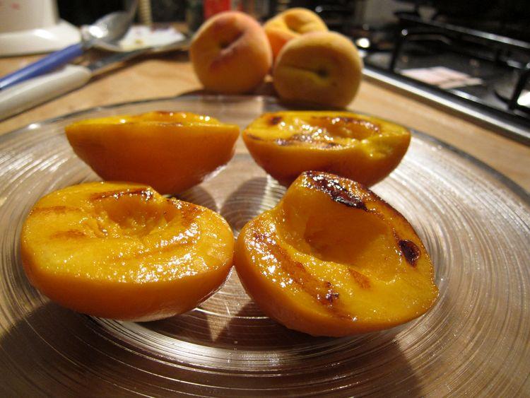 melocotones-a-la-plancha-con-miel-y-tomillo-