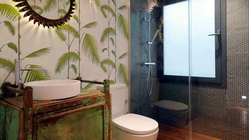 idea para decorar el baño de forma original reciclando un mueble antiguo