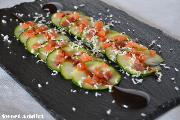 http://www.sweetaddict.es/2014/06/carpaccio-de-calabacin-con-salmon.html