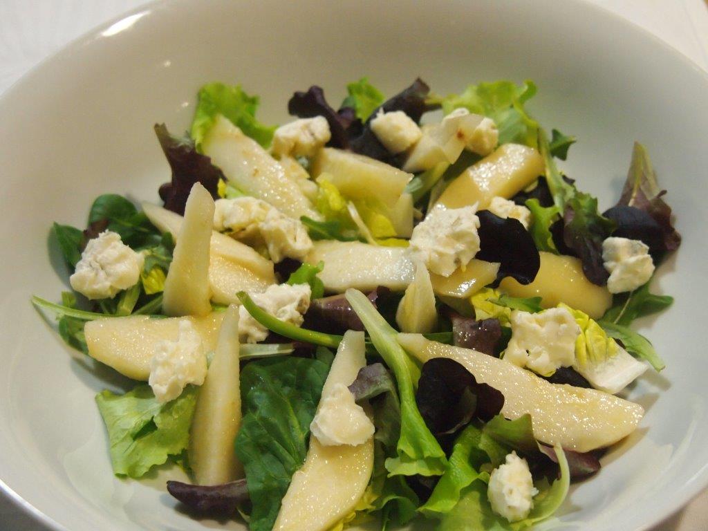 ensalada de pera y gorgonzola