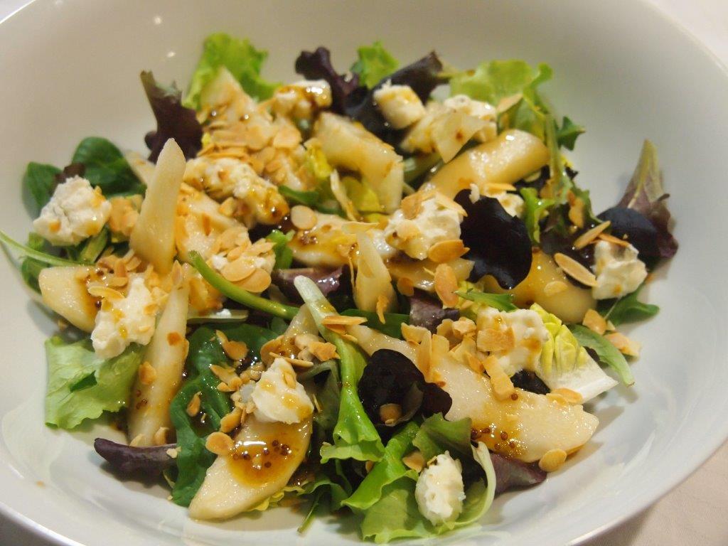 ensalada de pera y gorgonzola