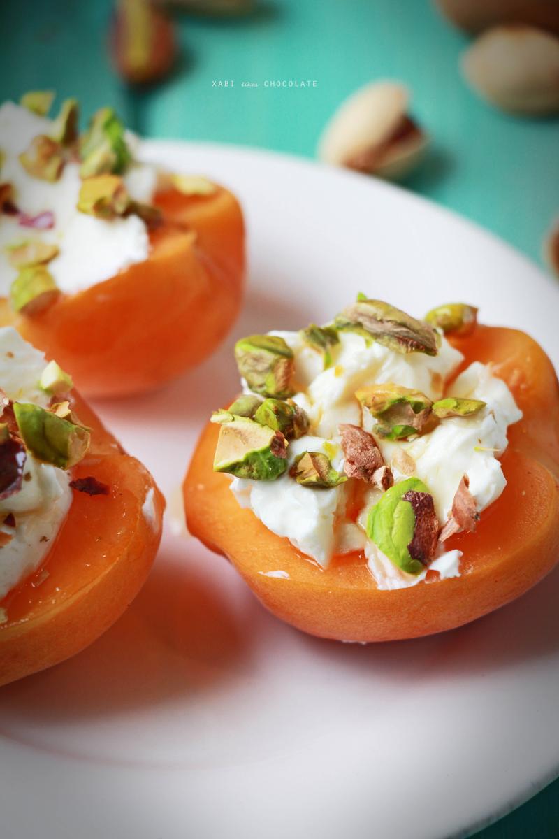 Albaricoques, queso crema, pistachos y miel, ideas sanas para picar, albaricoques rellenos, merienda saludable, recetas sanas, recetas, cocina, blog de cocina, estilismo culinario, albaricoques foto