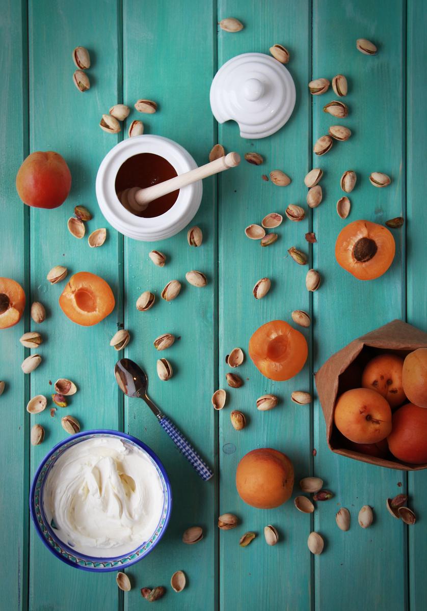 Albaricoques, queso crema, pistachos y miel, ideas sanas para picar, albaricoques rellenos, merienda saludable, recetas sanas, recetas, cocina, blog de cocina, estilismo culinario, albaricoques foto