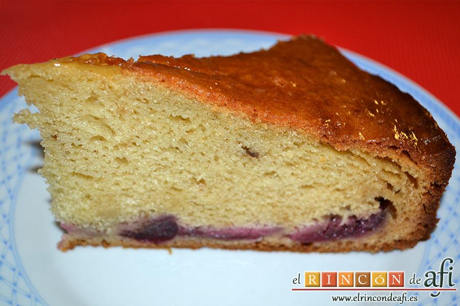 Bizcocho de cerezas con queso marcarpone, sugerencia de presentación