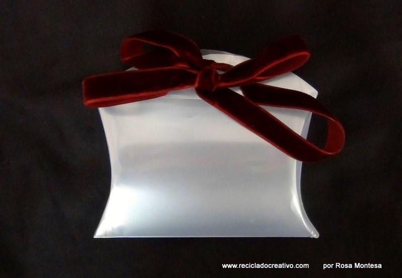 caja botellas recicladas pillow abierta (8)