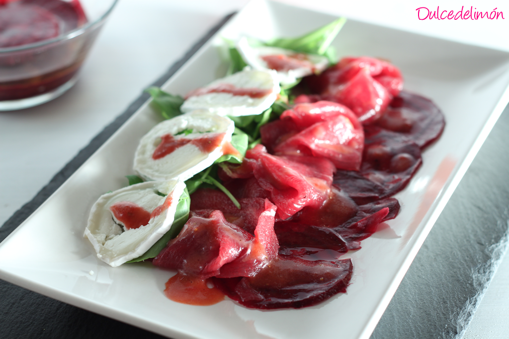 Carpaccio de ternera y remolacha con vinagreta de fresas