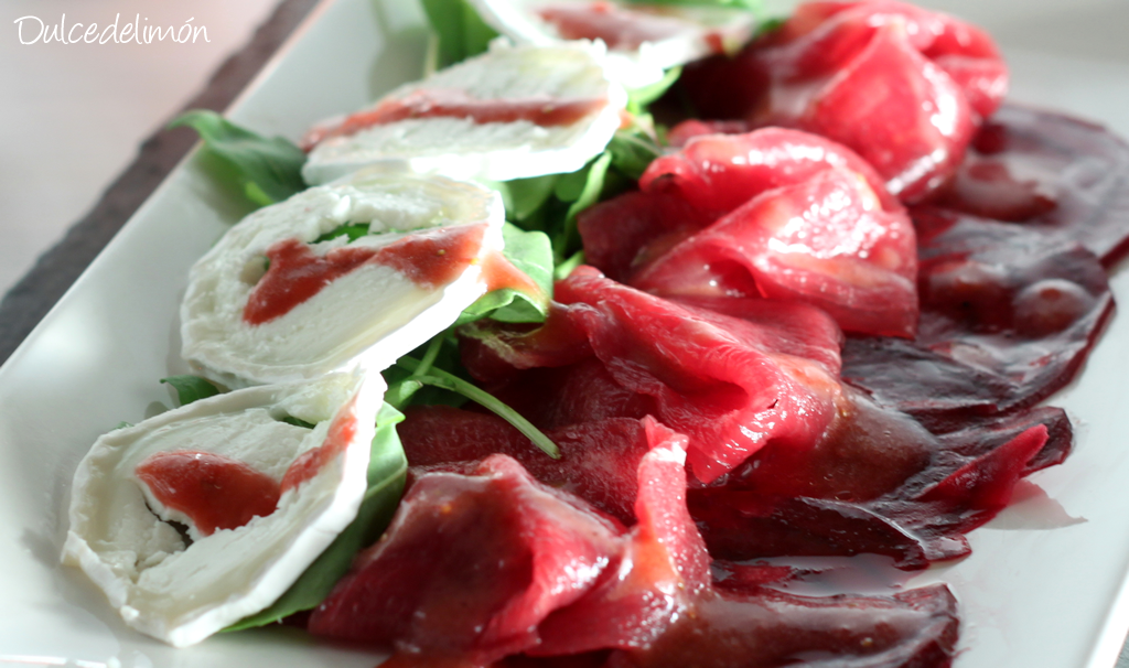 Carpaccio de ternera y remolacha con vinagreta de fresas