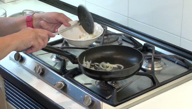 Macarrones con salsa bechamel y jamon york26_mini