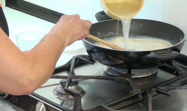 Macarrones con salsa bechamel y jamon york33_mini