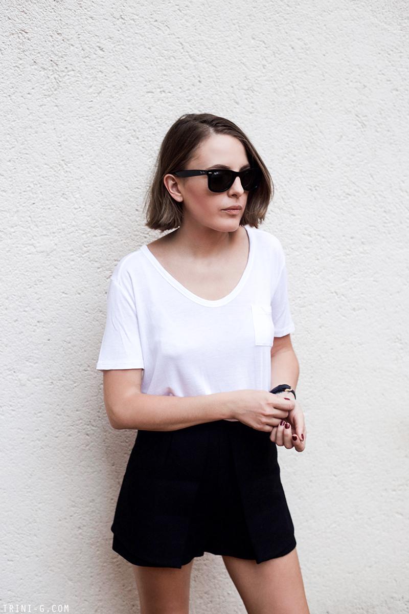 Trini | The Kooples shorts Adidas Samba sneakers