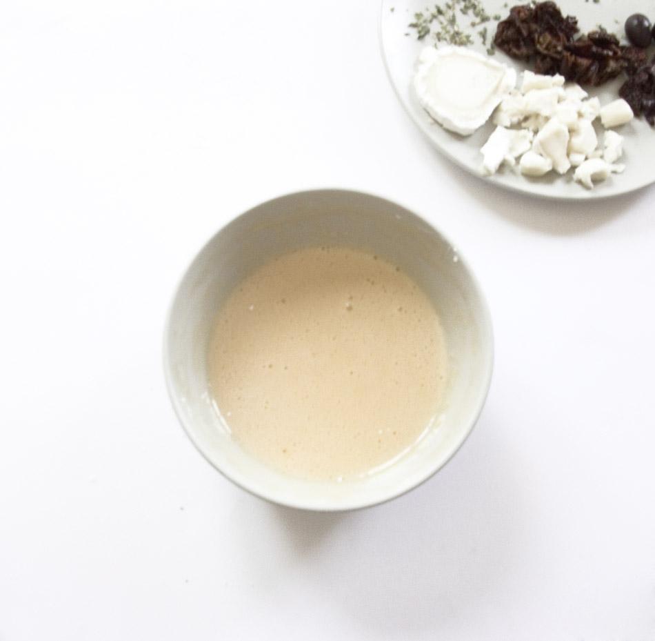 mug cake salado de tomate y queso de cabra sin gluten