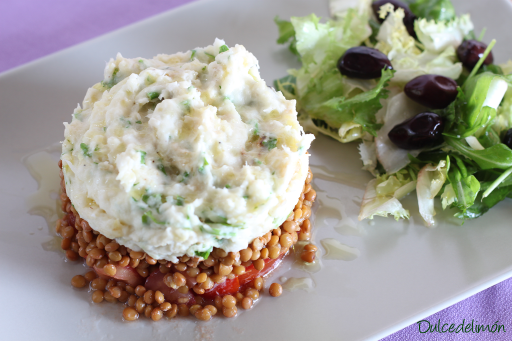 Timbal de lentejas con branda de bacalao y tomate