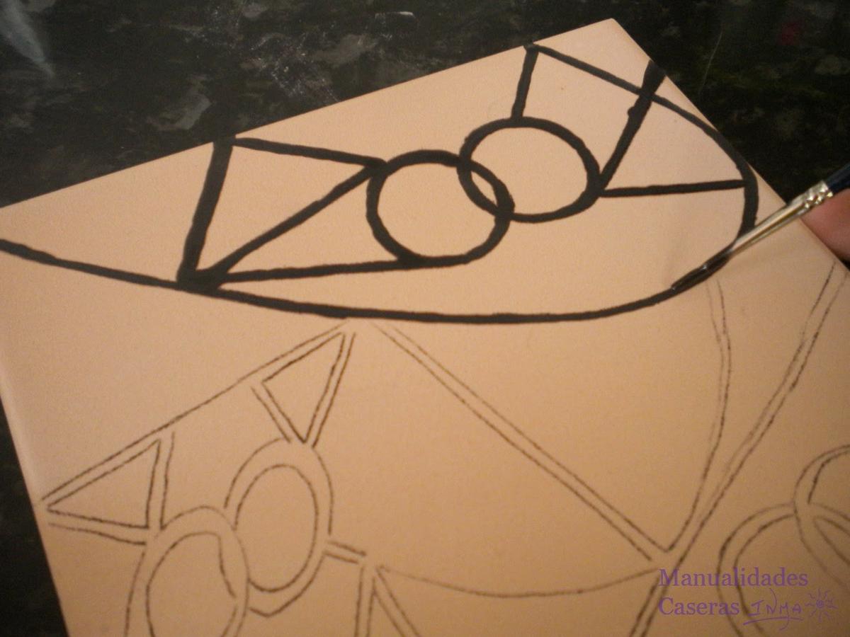 Manualidades Caseras Faciles Como pintar el dibujo en el azulejo con el pincel y el oxido