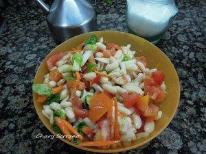 ENSALADA DE ALUBIAS Y ATÚN