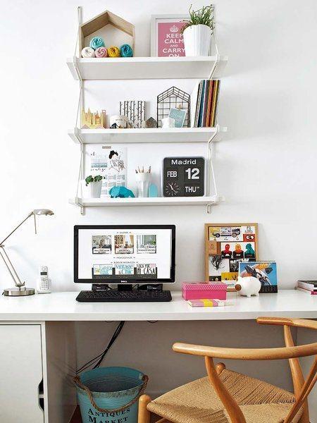 Escritorio con estantería