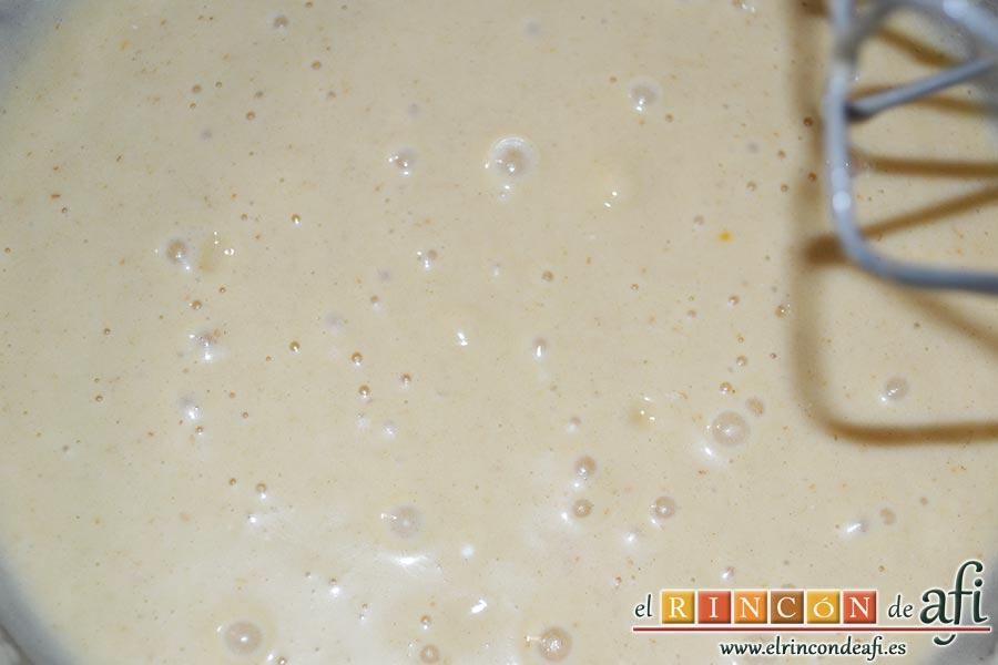 Bizcocho de tigre y zebra, mezclar todo bien con las varillas y reservar