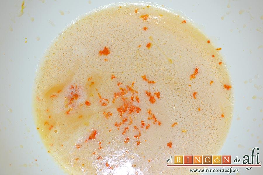 Bizcocho de tigre y zebra, para elaborar la pasta de chocolate añadimos la ralladura de naranja