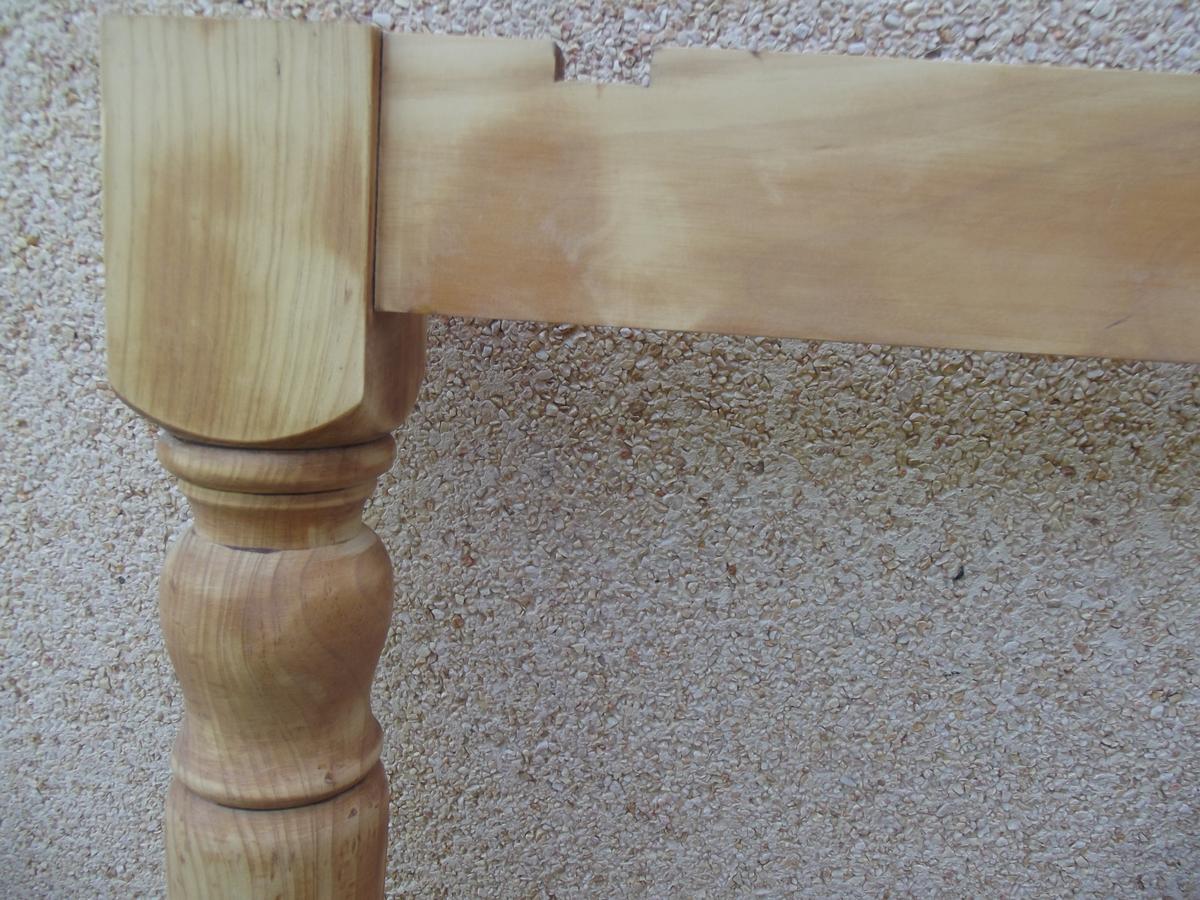 Patas de mesa de pino desmontada para renovar