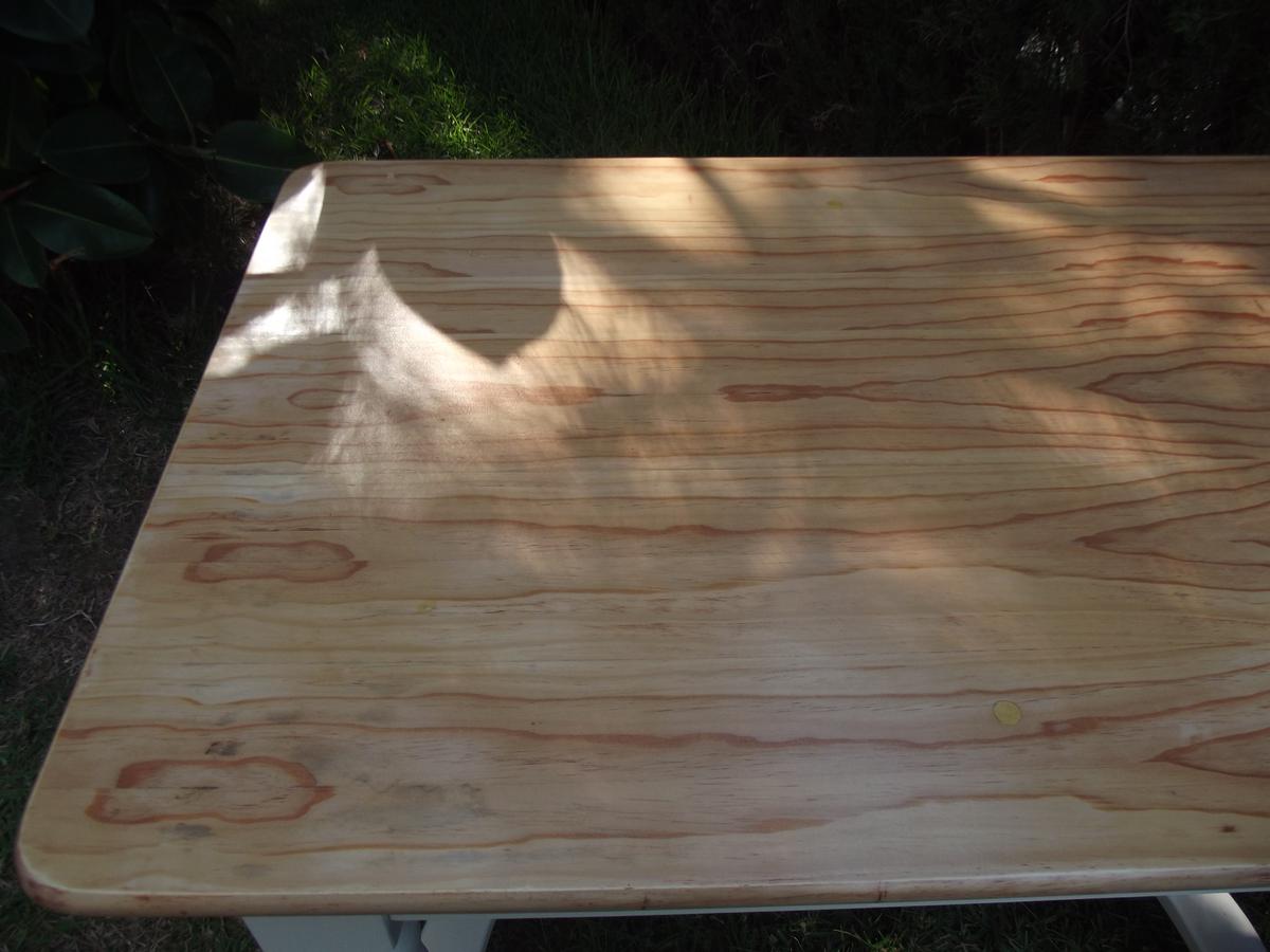Mesa de pino renovada