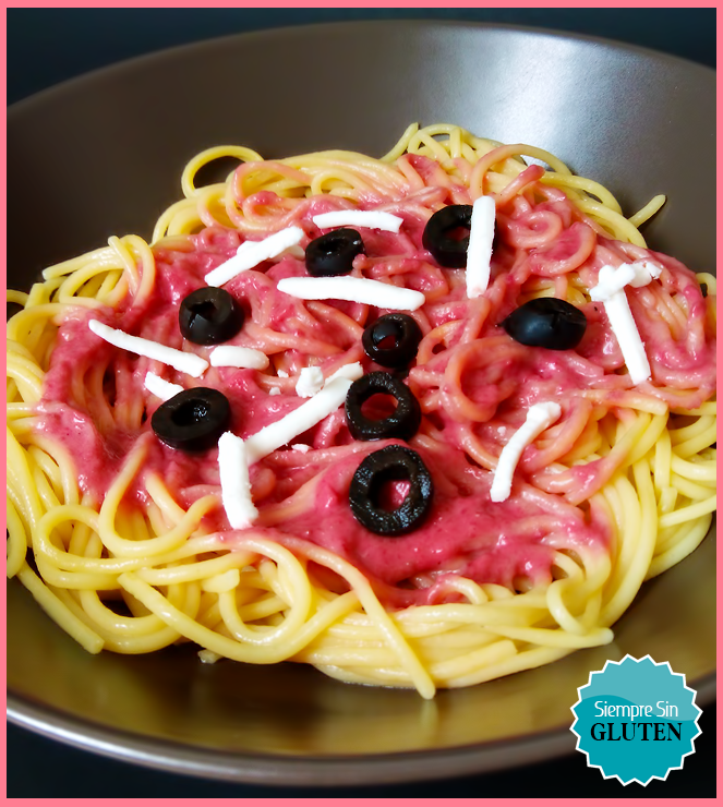 Espaguetis con bechamel de remolacha y calabacín (Sin Gluten, Sin Huevo, Sin Lácteos, Vegano)