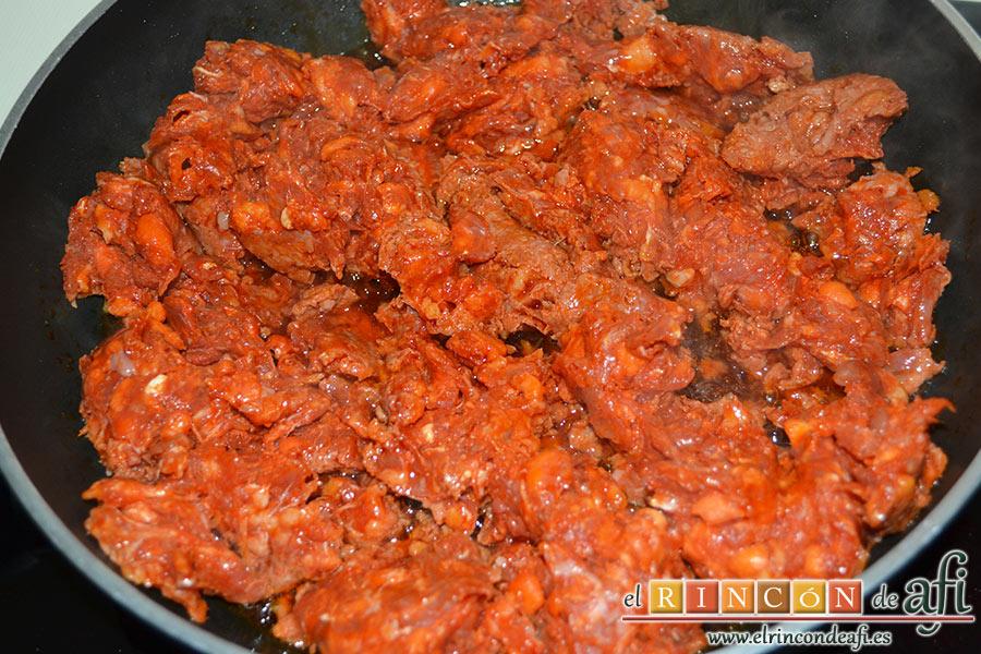 Sartén riojana, en una sartén ponemos a freír a fuego muy lento la mezcla