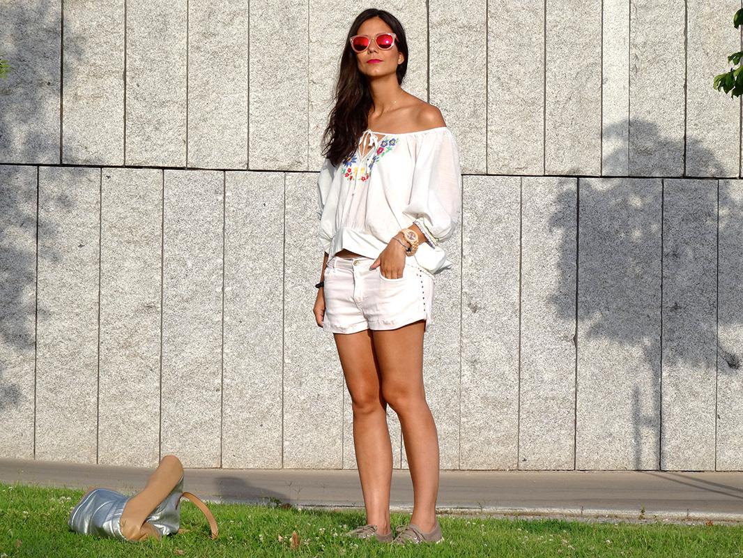 blusa con hombros al aire moda blog