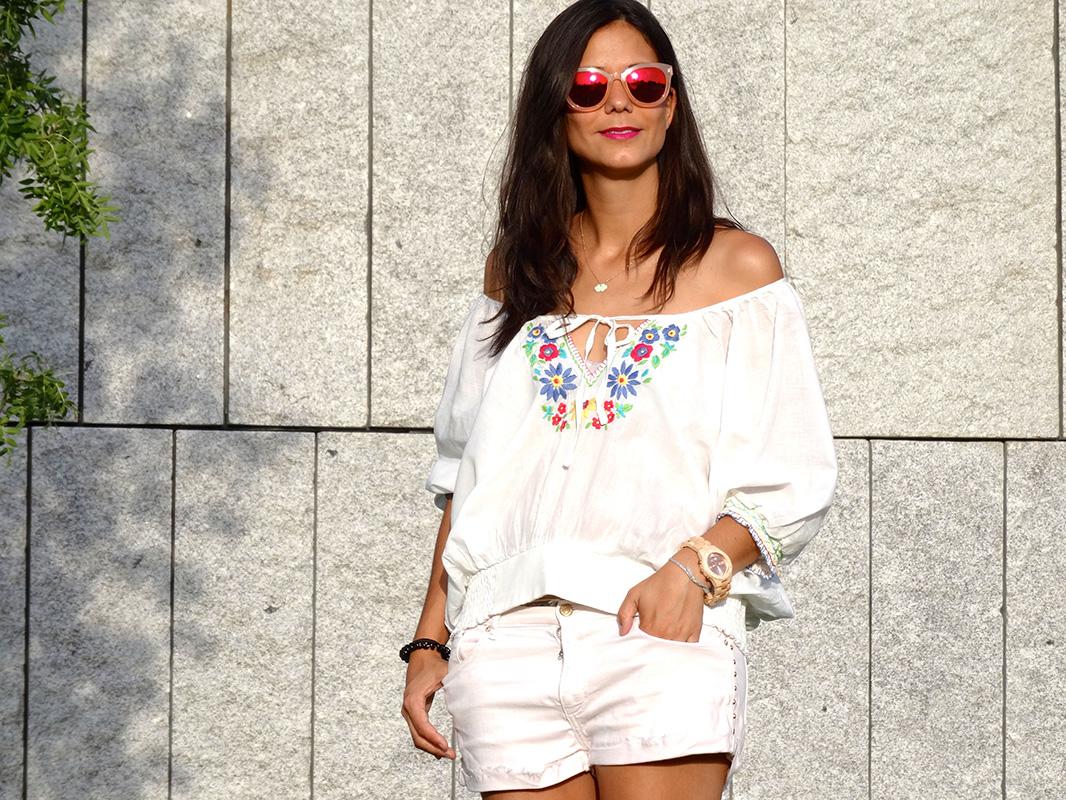 blusa con los hombros al aire