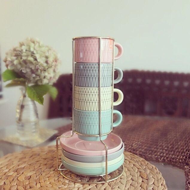 set_tazas_cuadricula_pastel_plato_soporte_03_maowdesignshop_coruña_bymaukykimau