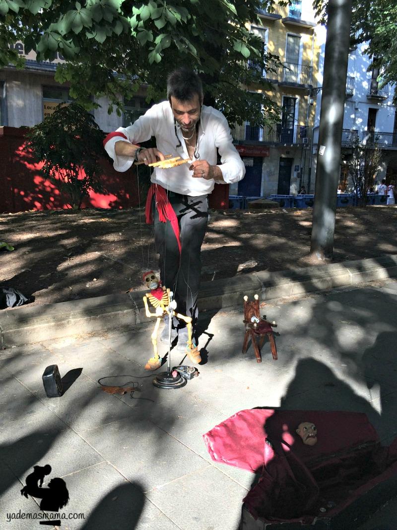 marioneta en la calle