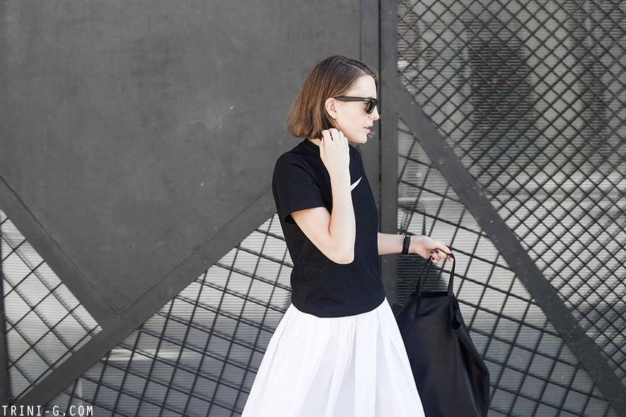 Trini |MaxMara midi skirt Nike tshit