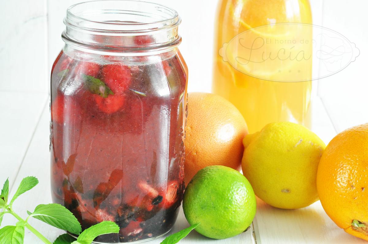 Agua de frutos rojos refresco sano natural