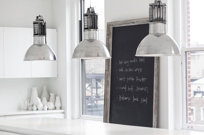 Lámparas industriales en al cocina