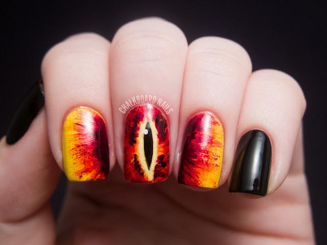 eye-of-sauron-nail-art
