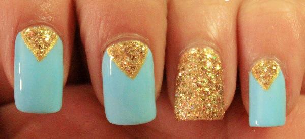 uñas azules con dorado