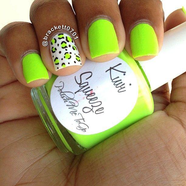 uñas de neon color verde