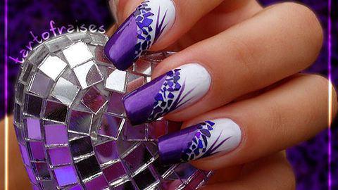 decoracion de uñas morado y blando