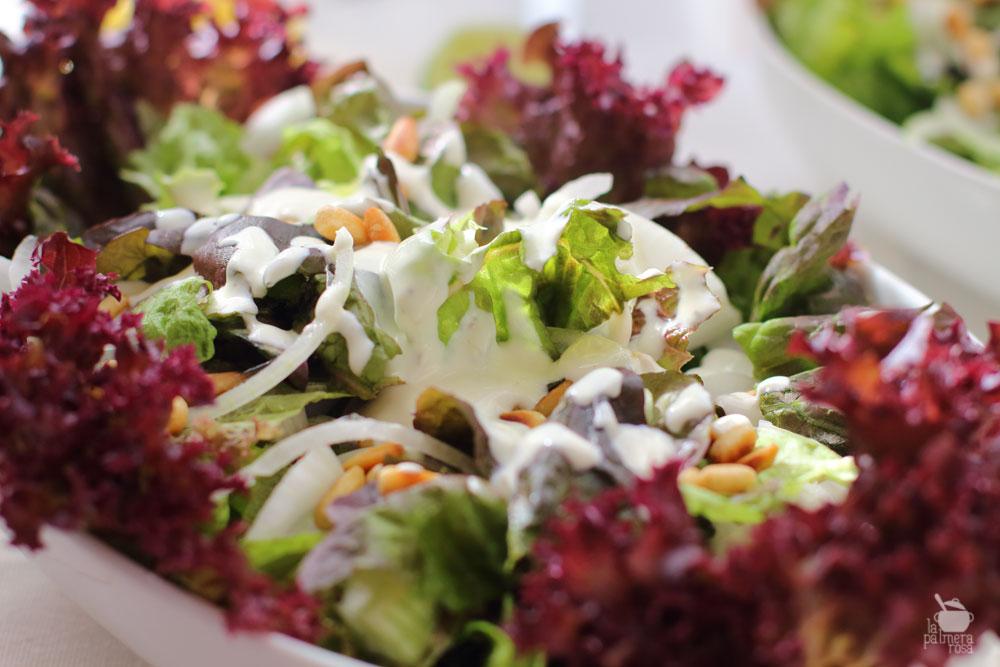 ensalada de lechugas con aliño de yogur
