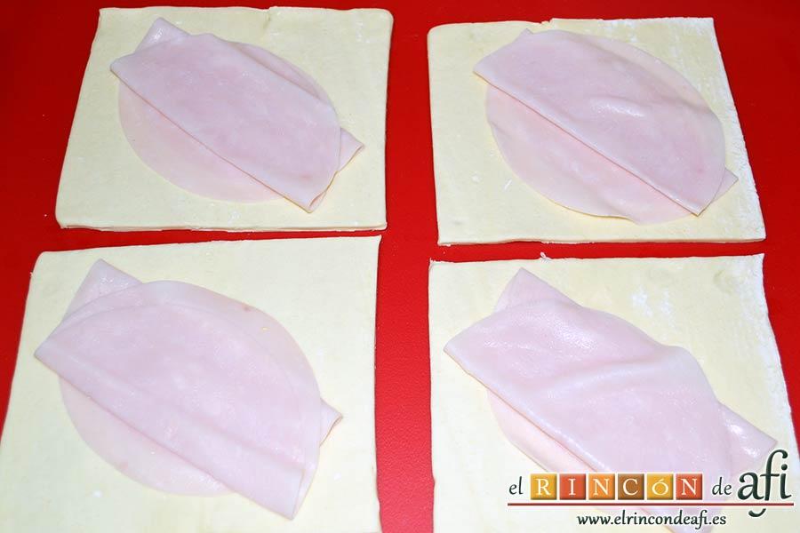 Pañuelos de hojaldre con jamón o pechuga, ponemos sobre el hojaldre las 8 lonchas de jamón
