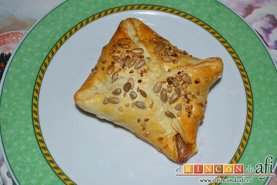 Pañuelos de hojaldre con jamón o pechuga, sugerencia de presentación