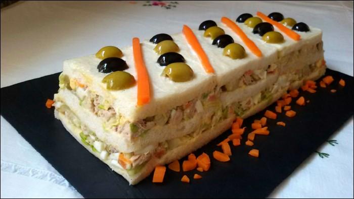 Pastel-de-ensaladilla-de-atún-con-pan-de-molde-final