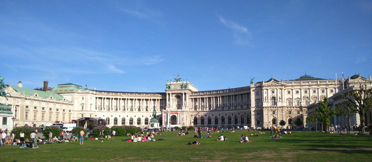 Fachada del Hofburg en la Heldenplatz (Plaza de los Héroes)